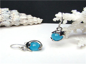 鉆石飾品價(jià)格解析與選購(gòu)指南 如何準(zhǔn)確查詢并購(gòu)買心儀首飾