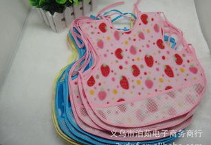 為嬰幼兒挑選實用圍兜 棉質與防污防水圍兜的選購指南